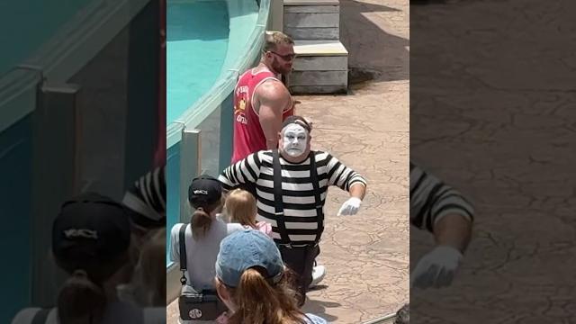 Face says it all tom mime seaworld #seaworldmime #tomthemime #funny #shorts #funnyvideos Face says it all tom mime seaworld #seaworldmime #tomthemime #funny #shorts #funnyvideos