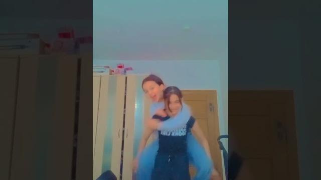 Ece buse çatlayın patla yın Ece buse çatlayın patla yın