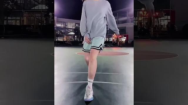 投个篮咋那么费劲呢?️#性感#美女#篮球 投个篮咋那么费劲呢?️#性感#美女#篮球