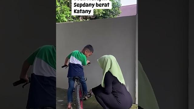 Tante hijab bokong semok tobrut#shorts#hijab Tante hijab bokong semok tobrut#shorts#hijab