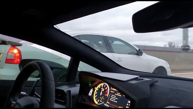 Lamborghini performante vs skoda octavia Lamborghini performante vs skoda octavia