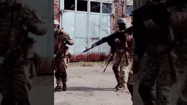 Вова, їбаш їх,.. Вова, їбаш їх,..
