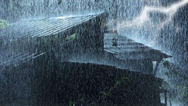 Strong rain thunderstorm sounds for sleeping | heavy rain & intense thunder on old house at night Strong rain thunderstorm sounds for sleeping | heavy rain & intense thunder on old house at night