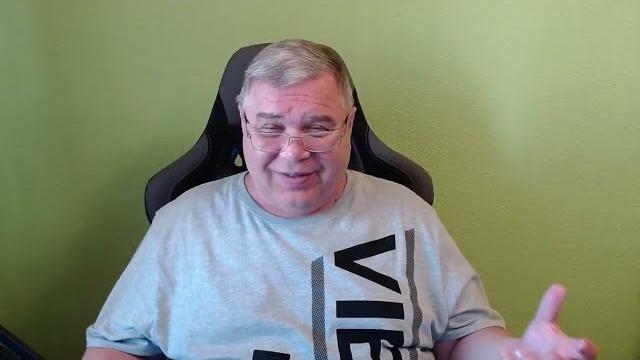 Ярослав лившин. погиб на шезлонге возле бассейна Ярослав лившин. погиб на шезлонге возле бассейна