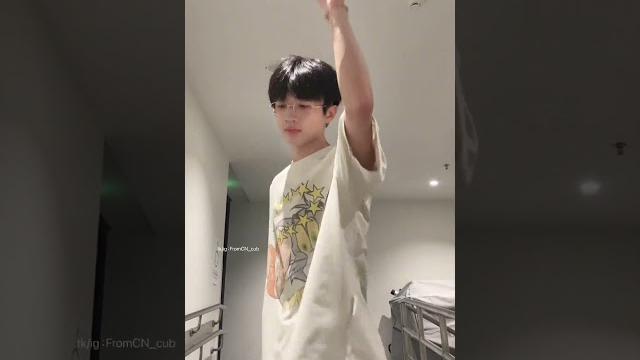 周末愉快~ #抖音潮流舞蹈地图 #卡点舞 #快迪摇 周末愉快~ #抖音潮流舞蹈地图 #卡点舞 #快迪摇