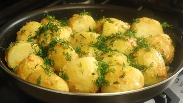 Готовлю 3 дня- невозможно оторваться! более вкусной молодой картошки я ещё не пробовала! Готовлю 3 дня- невозможно оторваться! более вкусной молодой картошки я ещё не пробовала!