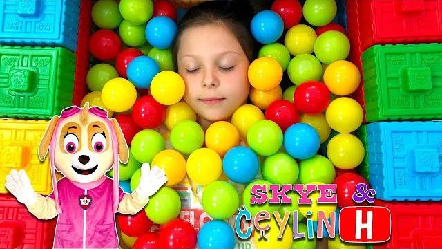 Ceylin & skye - colorful ball pool comptines et chansons kinderlieder canzoni per bambini kids songs Ceylin & skye - colorful ball pool comptines et chansons kinderlieder canzoni per bambini kids songs