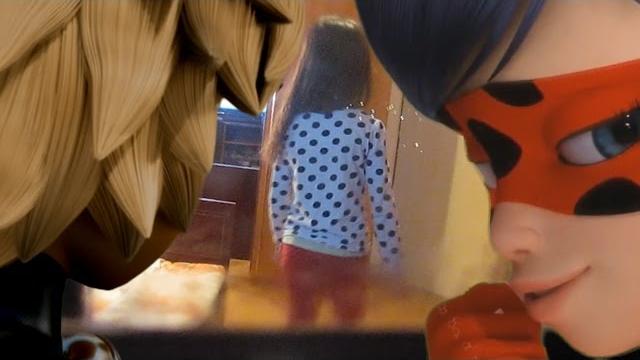 Леди баг и супер кот в реальной жизни подглядывают за мной в окно ladybug in real life Леди баг и супер кот в реальной жизни подглядывают за мной в окно ladybug in real life