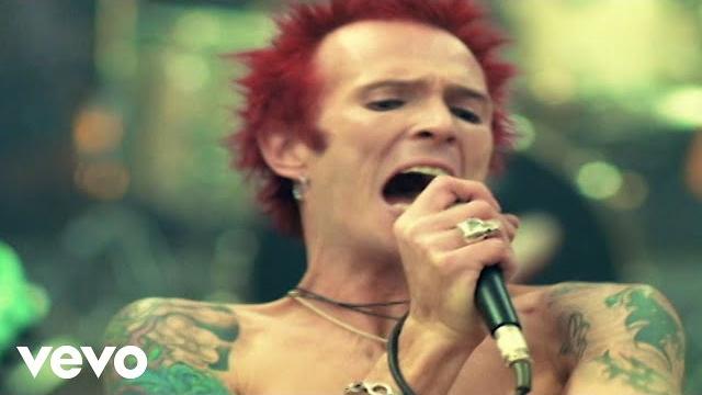 Velvet revolver - dirty little thing (official video) Velvet revolver - dirty little thing (official video)