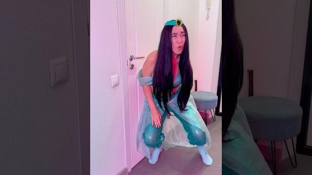 Awkward situation in the toilet (not for kids) #jasminemeyer Awkward situation in the toilet (not for kids) #jasminemeyer