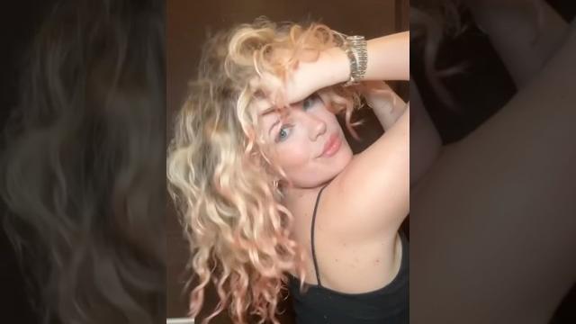Dip dyed ends!! you wanted a tutorial and i totally forgot about this one in my drafts #curlyhair Dip dyed ends!! you wanted a tutorial and i totally forgot about this one in my drafts #curlyhair