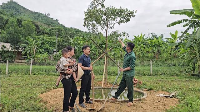 Through the hardships of a single mother and a kind man will return to a peaceful life. ly tu tay Through the hardships of a single mother and a kind man will return to a peaceful life. ly tu tay