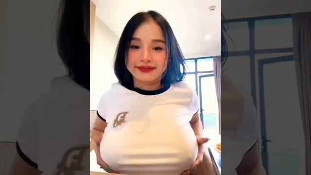 Gede sangat menonjol no bra #gununggede #shorts Gede sangat menonjol no bra #gununggede #shorts