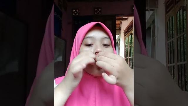 Jadi selama ini cara pake lipstik kita salah Jadi selama ini cara pake lipstik kita salah