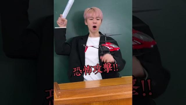 在學校上課不能玩手機?!那就....嘻嘻 #木星人在幹嘛 #星際交易站 #玩具 #黃氏兄弟 在學校上課不能玩手機?!那就....嘻嘻 #木星人在幹嘛 #星際交易站 #玩具 #黃氏兄弟