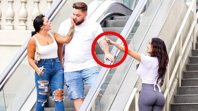The best escalator pranks!! *couples reactions* The best escalator pranks!! *couples reactions*