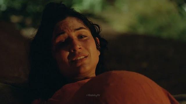 Lost (2004–2010): claudia gives birth to twins on the island Lost (2004–2010): claudia gives birth to twins on the island