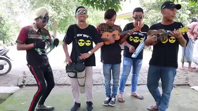 Pengamen alay feat trio wok wok bunga thomas Pengamen alay feat trio wok wok bunga thomas