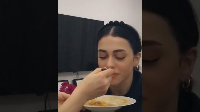 Dilara ifşa anne elinden yemek yemek ️ Dilara ifşa anne elinden yemek yemek ️