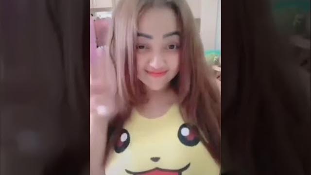 Clara gopa goyang putar dada Clara gopa goyang putar dada