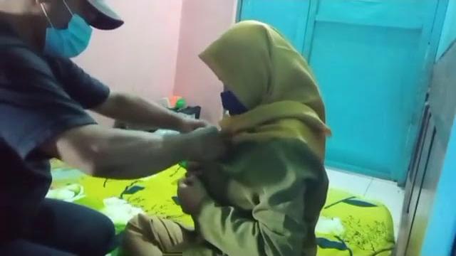Pijat pns cantik dan montok part 1 Pijat pns cantik dan montok part 1