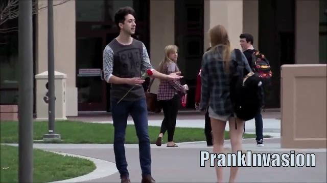 Kiss prank di depan umum!! Kiss prank di depan umum!!
