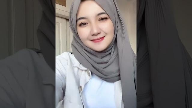 Jilbab baju putih bikin salfok Jilbab baju putih bikin salfok