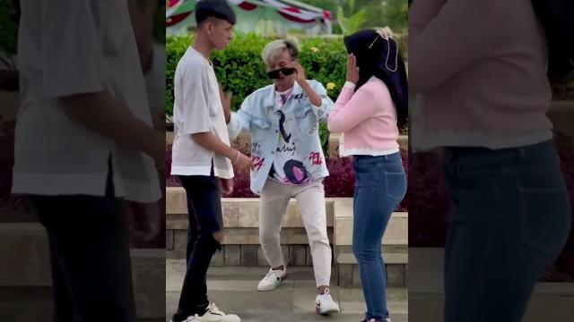 Berani nya main sama perempuan #yutubeshorts Berani nya main sama perempuan #yutubeshorts