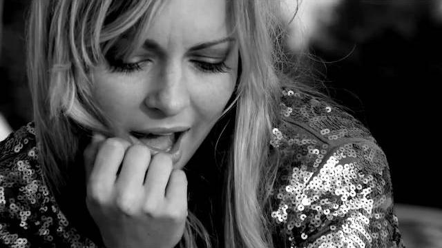 Verona - ztracená bloudím (official music video) Verona - ztracená bloudím (official music video)