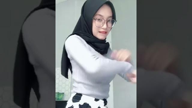 Jangan salfok lidahnya tik tok @tiffannostt Jangan salfok lidahnya tik tok @tiffannostt