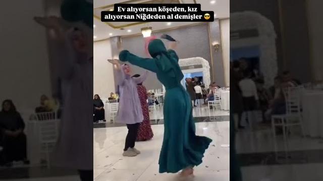 Ev alıyorsan köşeden, kız alıyorsan niğde'den demişler #halay #düğün #dans #hijab #türban Ev alıyorsan köşeden, kız alıyorsan niğde'den demişler #halay #düğün #dans #hijab #türban