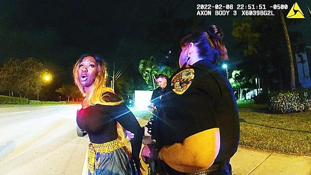 Woman's attitude makes traffic stop 10x worse Woman's attitude makes traffic stop 10x worse