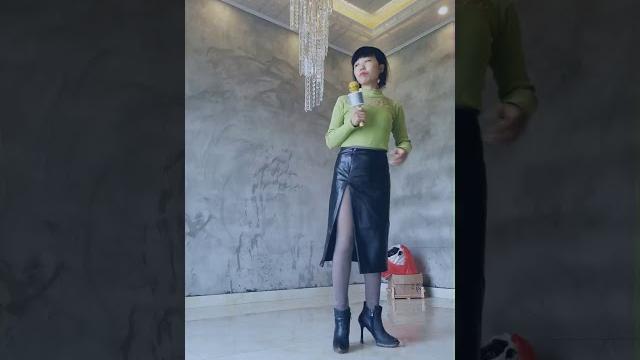 穿皮裙 唱歌 女人要独立 穿皮裙 唱歌 女人要独立