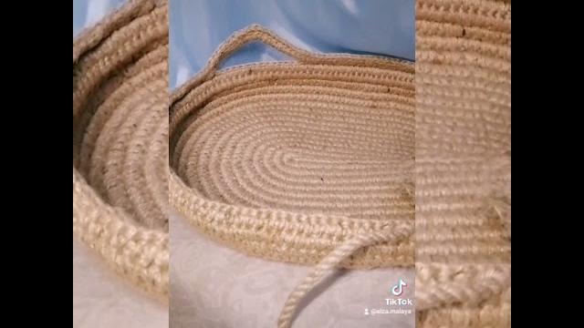 Лежанка из джута для кошек и собак. Лежанка из джута для кошек и собак.