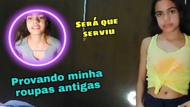 Provando minhas roupas antigas Provando minhas roupas antigas