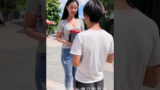 Funny beauty搞笑短视频:爱穿牛仔裤的大屁股美女搞笑故事 Funny beauty搞笑短视频:爱穿牛仔裤的大屁股美女搞笑故事
