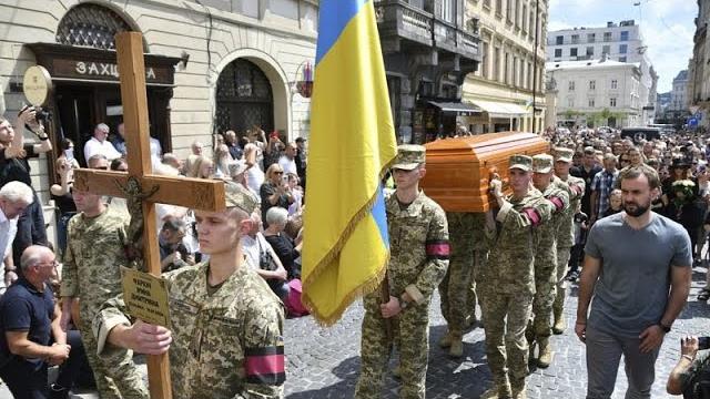 Тысячи человек пришли на похороны ирины фарион Тысячи человек пришли на похороны ирины фарион