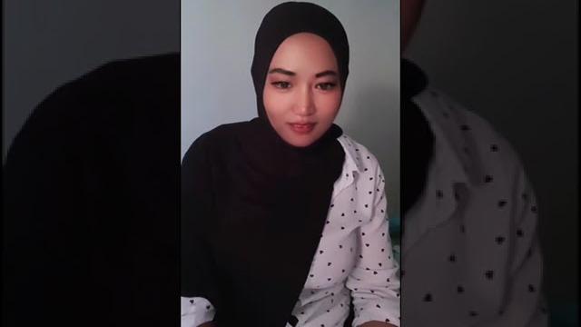Bigo hijab elna live bar bar g*s*k guling Bigo hijab elna live bar bar g*s*k guling