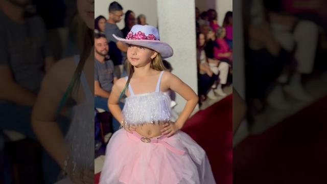 Boiadeira desfile ana castela #anacastela #boiadeira #shorts Boiadeira desfile ana castela #anacastela #boiadeira #shorts