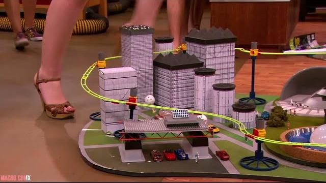 Giantess attack city // icarly // Giantess attack city // icarly //