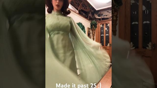 Keeping the #model career going! #fashionblogger #70sfashion #carlottascloset #vintagefashion Keeping the #model career going! #fashionblogger #70sfashion #carlottascloset #vintagefashion