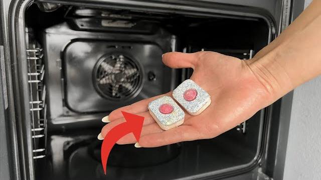 Clean oven in seconds! one trick and all the dirt will go away! Clean oven in seconds! one trick and all the dirt will go away!
