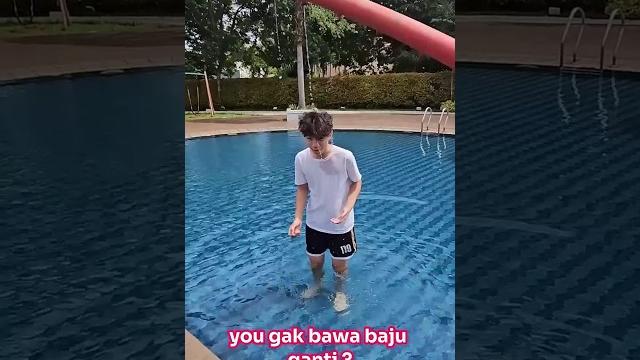Xavier mendadak berenang di kolam renang ! Xavier mendadak berenang di kolam renang !