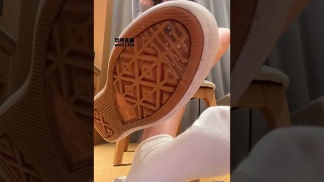 网调看着脏鞋底 白袜 跟着节奏撸 寸止 白短棉袜 帆布鞋羞辱 红绿灯 公众号玩物套路 1 网调看着脏鞋底 白袜 跟着节奏撸 寸止 白短棉袜 帆布鞋羞辱 红绿灯 公众号玩物套路 1