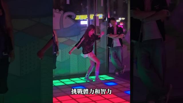 反復練習只為了這一刻台北京站跳躍格子遊戲超有趣!很適🈴親子互動和休閒娛樂!!🈶很多關卡和模式可以選擇!遊戲開始踩熄藍格子就算成功也超適合約朋友一起帶小孩放風吹冷氣#台北親子 #跳格子 #躍動格子 反復練習只為了這一刻台北京站跳躍格子遊戲超有趣!很適🈴親子互動和休閒娛樂!!🈶很多關卡和模式可以選擇!遊戲開始踩熄藍格子就算成功也超適合約朋友一起帶小孩放風吹冷氣#台北親子 #跳格子 #躍動格子