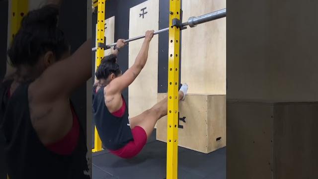Bar strict pull up - feet box assisted Bar strict pull up - feet box assisted