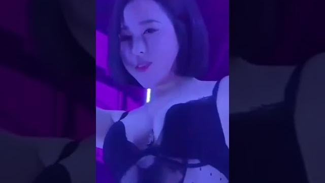 巨乳美女跳舞 巨乳美女跳舞