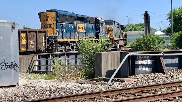 Engineer knows me! rare northbound train on southbound track, sharpest interchange track ever, dpus Engineer knows me! rare northbound train on southbound track, sharpest interchange track ever, dpus