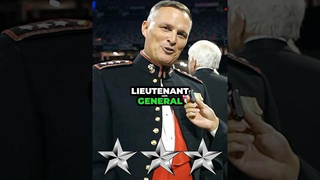 What does a lieutenant general do in the marine corps? What does a lieutenant general do in the marine corps?