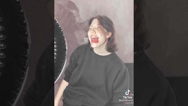 Lidah yang sangat panjang Lidah yang sangat panjang